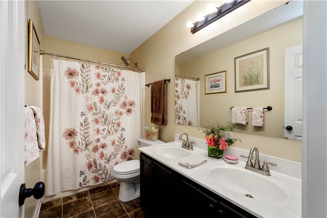 220 Brae Glen Dr, North Strabane, PA 15317