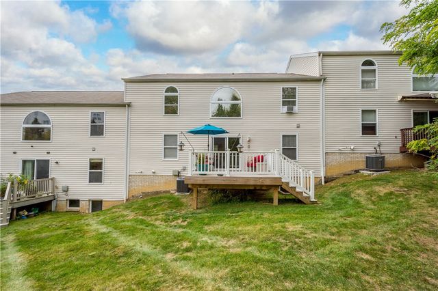 220 Brae Glen Dr, North Strabane, PA 15317