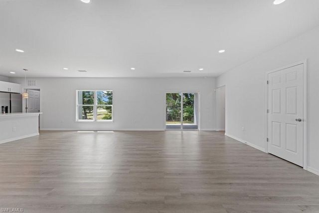 15 Hampton AVE, Lehigh Acres, FL 33936