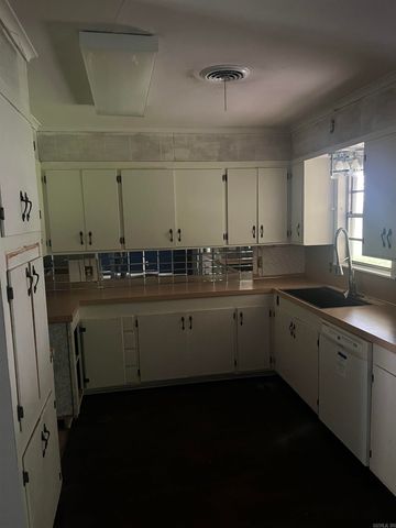 1305 W 8th Street, El Dorado, AR 71730