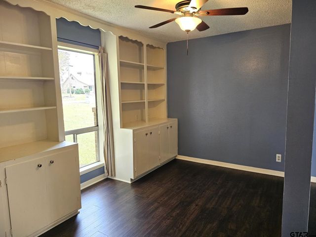 5779 N Cape Dr, Chandler, TX 75758
