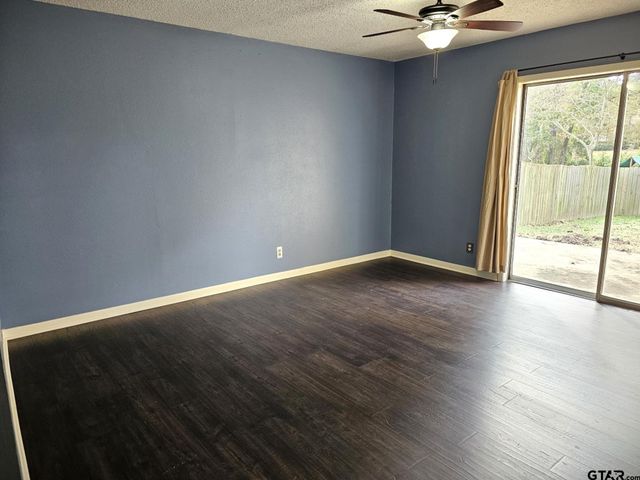 5779 N Cape Dr, Chandler, TX 75758
