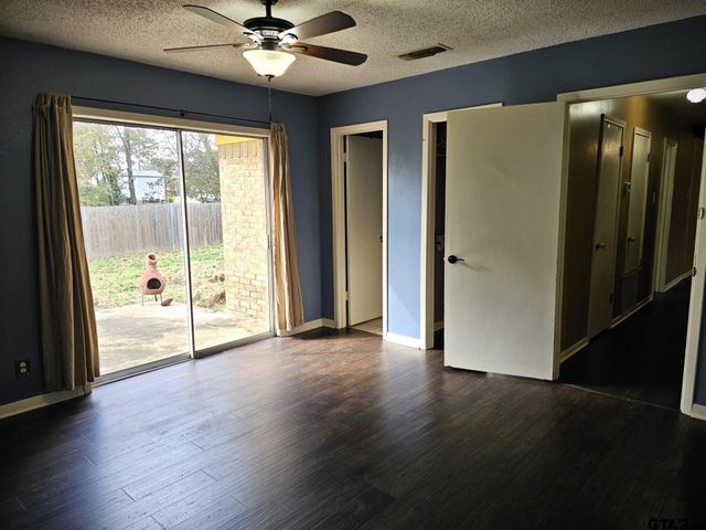 5779 N Cape Dr, Chandler, TX 75758