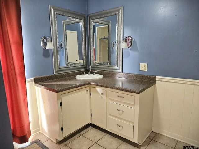 5779 N Cape Dr, Chandler, TX 75758