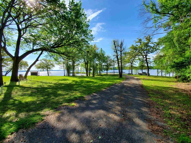 5779 N Cape Dr, Chandler, TX 75758