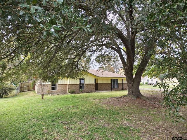 5779 N Cape Dr, Chandler, TX 75758