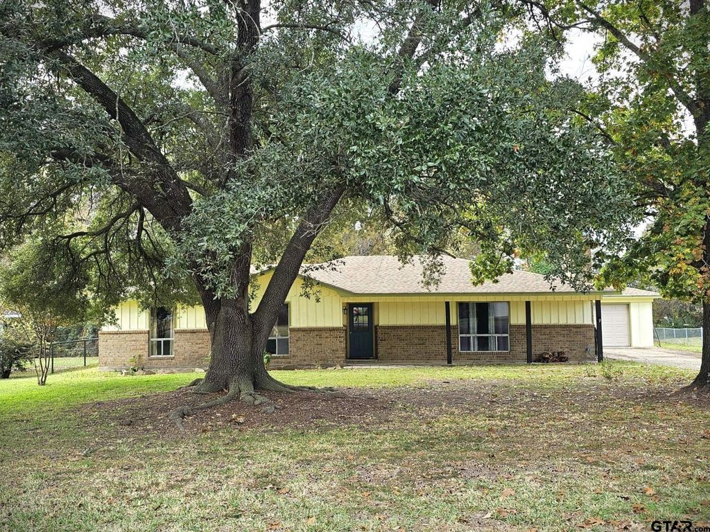 5779 N Cape Dr, Chandler, TX 75758