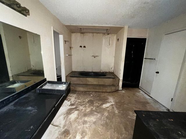 2404 Cedar Creek Rd, North Little Rock, AR 72116