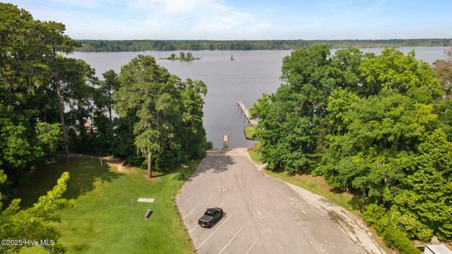 210 Glenburnie Drive, New Bern, NC 28560