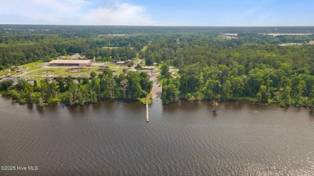 210 Glenburnie Drive, New Bern, NC 28560