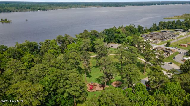 210 Glenburnie Drive, New Bern, NC 28560