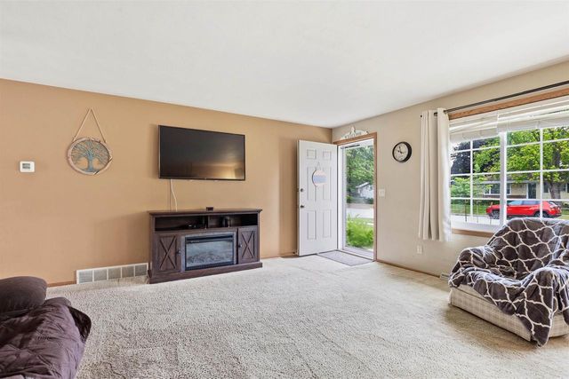 1786 SCHAEFER CIRCLE, Appleton, WI 54915
