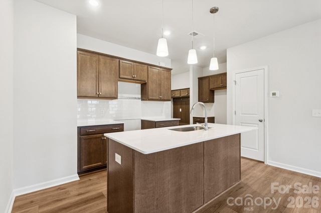4750 Lakeview Road N 18, Charlotte, NC 28216