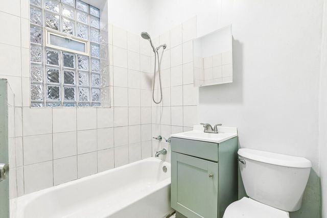 6344 S Eberhart Avenue, Chicago, IL 60637