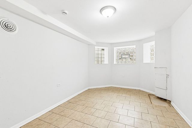 6344 S Eberhart Avenue, Chicago, IL 60637