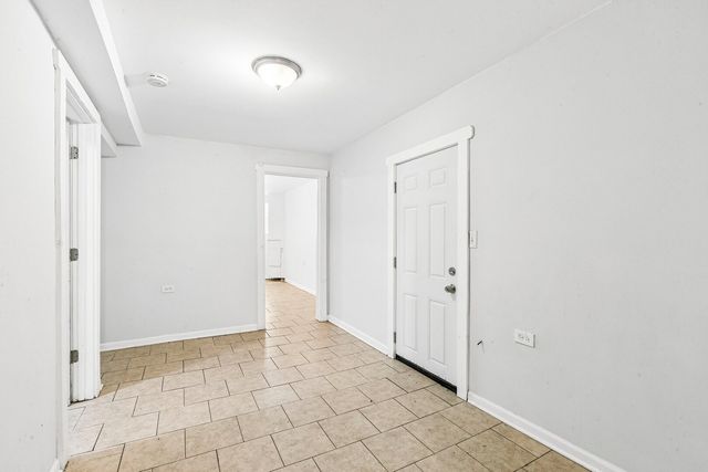 6344 S Eberhart Avenue, Chicago, IL 60637