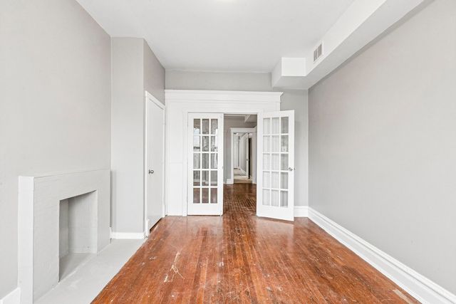 6344 S Eberhart Avenue, Chicago, IL 60637