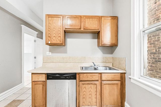 6344 S Eberhart Avenue, Chicago, IL 60637