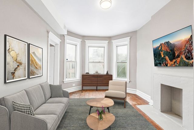 6344 S Eberhart Avenue, Chicago, IL 60637