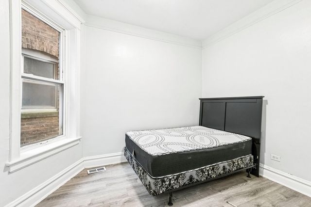6344 S Eberhart Avenue, Chicago, IL 60637