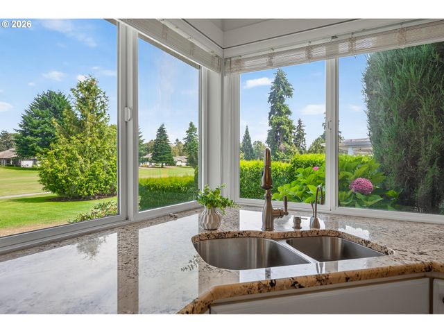 6526 HOGAN Dr N, Keizer, OR 97303