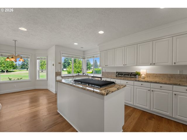 6526 HOGAN Dr N, Keizer, OR 97303