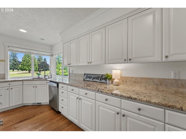 6526 HOGAN Dr N, Keizer, OR 97303