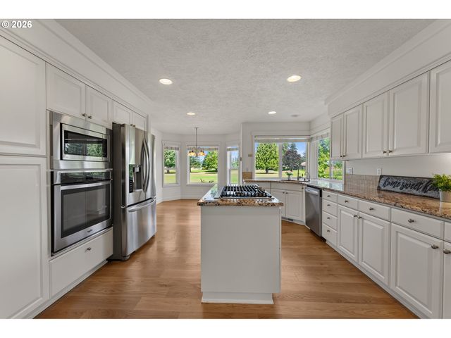 6526 HOGAN Dr N, Keizer, OR 97303