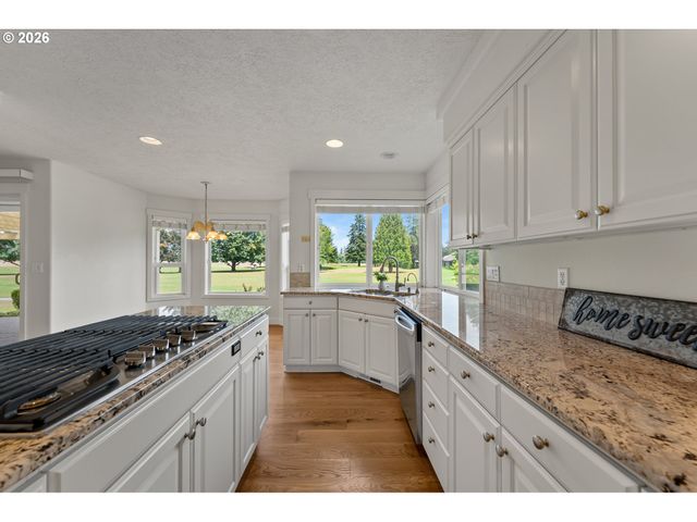 6526 HOGAN Dr N, Keizer, OR 97303
