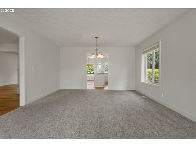 6526 HOGAN Dr N, Keizer, OR 97303
