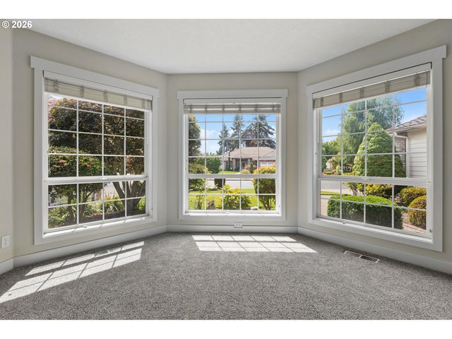 6526 HOGAN Dr N, Keizer, OR 97303