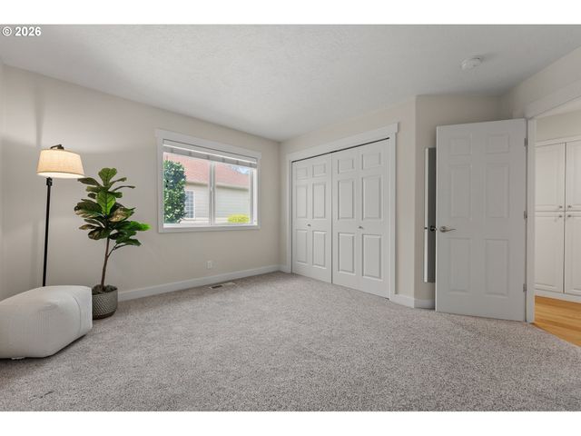 6526 HOGAN Dr N, Keizer, OR 97303