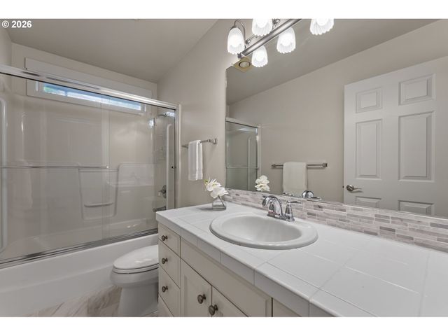 6526 HOGAN Dr N, Keizer, OR 97303