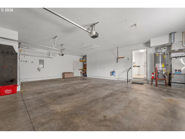 6526 HOGAN Dr N, Keizer, OR 97303