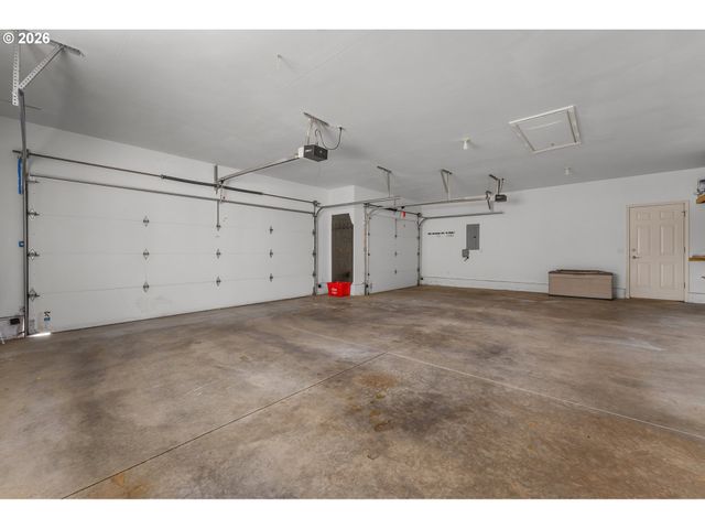 6526 HOGAN Dr N, Keizer, OR 97303