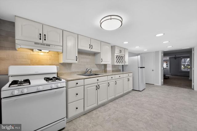 354 E SIXTH AVE, Conshohocken, PA 19428