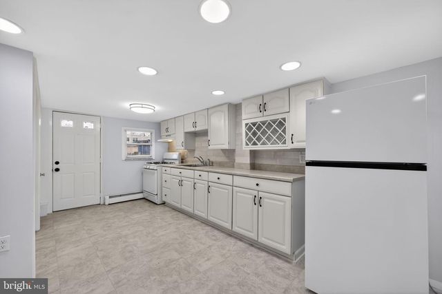 354 E SIXTH AVE, Conshohocken, PA 19428