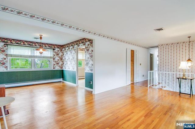 8 Wedgewood Drive, Wayne, NJ 07470