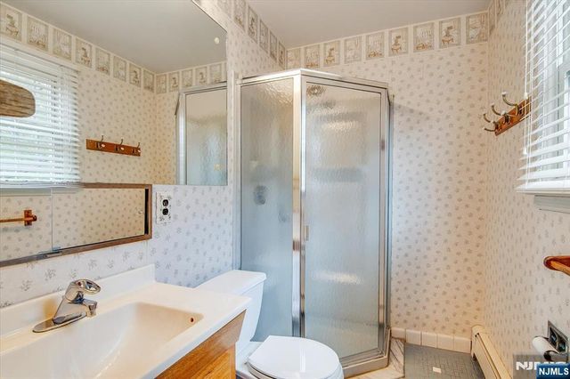 8 Wedgewood Drive, Wayne, NJ 07470