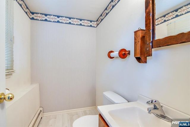 8 Wedgewood Drive, Wayne, NJ 07470