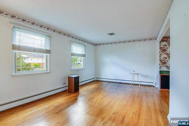 8 Wedgewood Drive, Wayne, NJ 07470