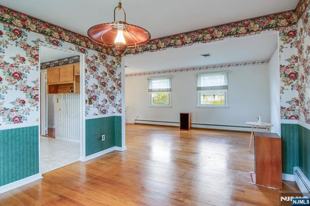 8 Wedgewood Drive, Wayne, NJ 07470