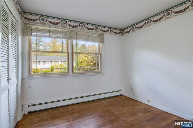 8 Wedgewood Drive, Wayne, NJ 07470