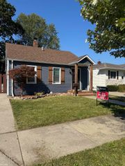 22627 Lake Drive, St Clair Shores, MI 48082