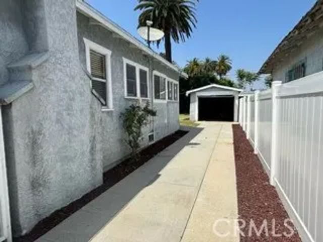 323 W 82nd Street, Los Angeles, CA 90003