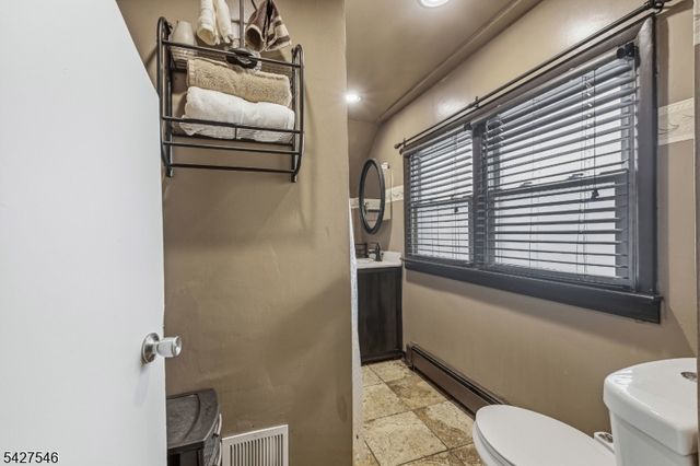 555 Riverside Dr, Elizabeth City, NJ 07208