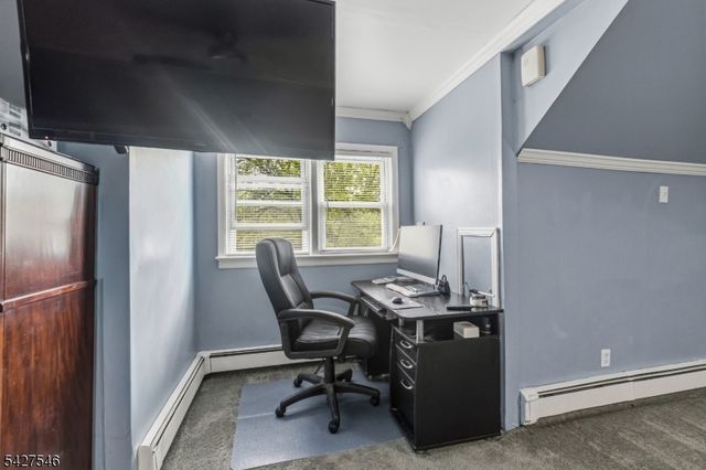 555 Riverside Dr, Elizabeth City, NJ 07208