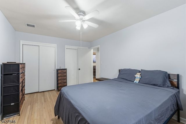 555 Riverside Dr, Elizabeth City, NJ 07208