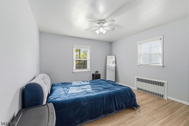 555 Riverside Dr, Elizabeth City, NJ 07208