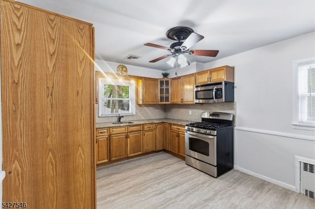 555 Riverside Dr, Elizabeth City, NJ 07208